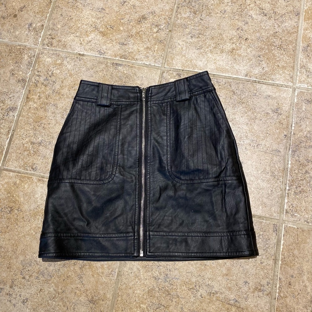 TOP SHOP - Black faux leather mini skirt, Size: 2
